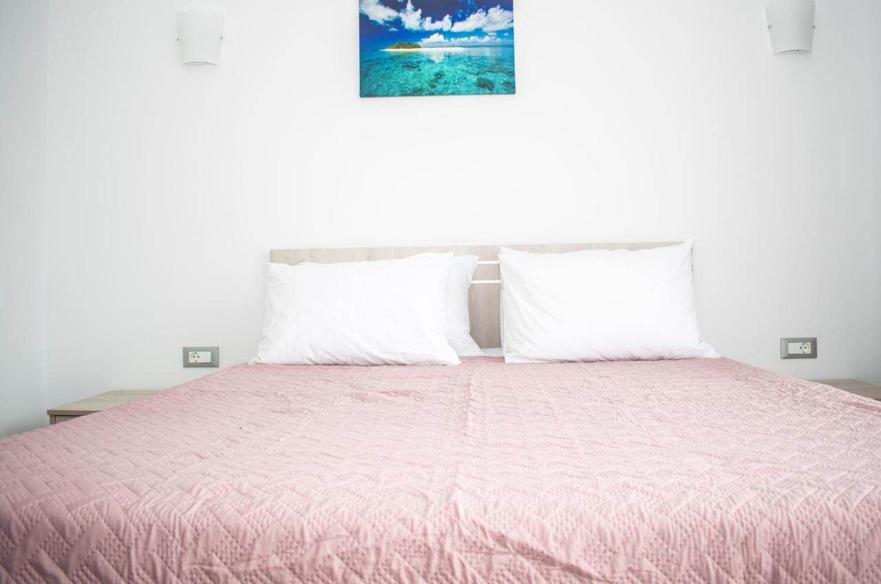 アルハンゲロス Red Hibiscus Stegnaゲストハウス エクステリア 写真